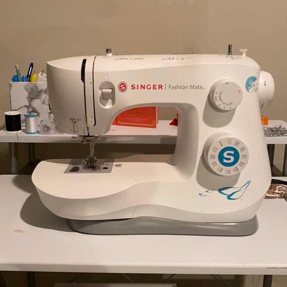 Singer sewing machine - Picture 6 of 13